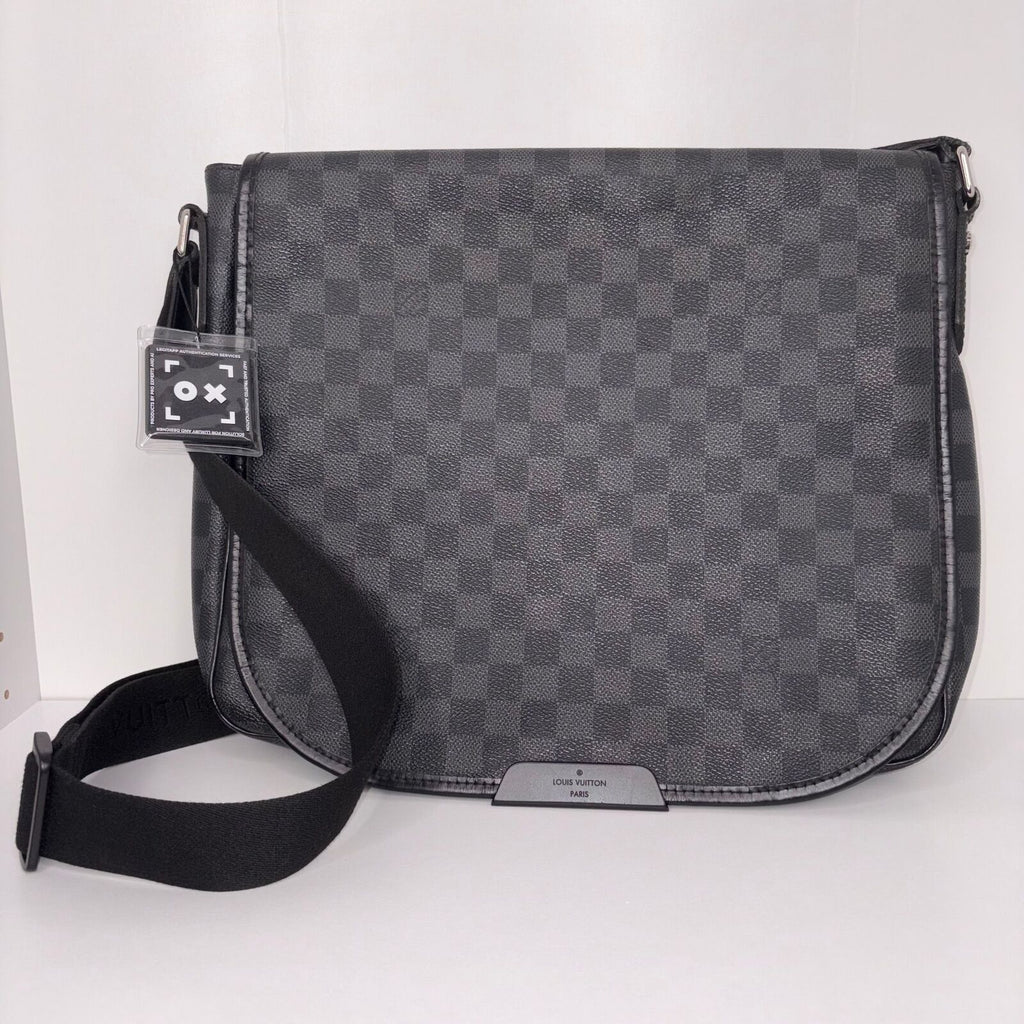LV Damier Graphite Daniel MM Messenger