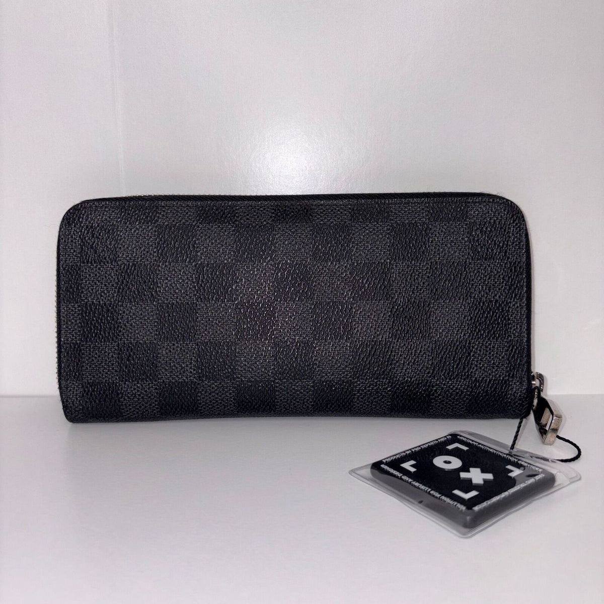 LV Damier Graphite Zipper Long Wallet