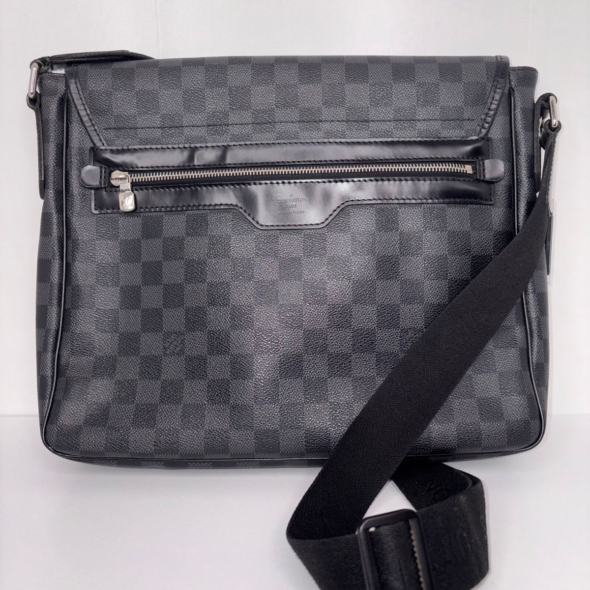 LV Damier Graphite Daniel MM Messenger