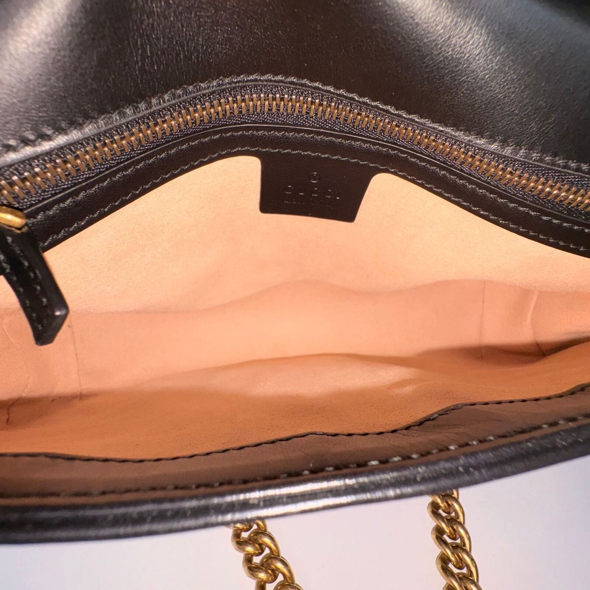 Gucci GG Marmont Medium Shoulder Bag